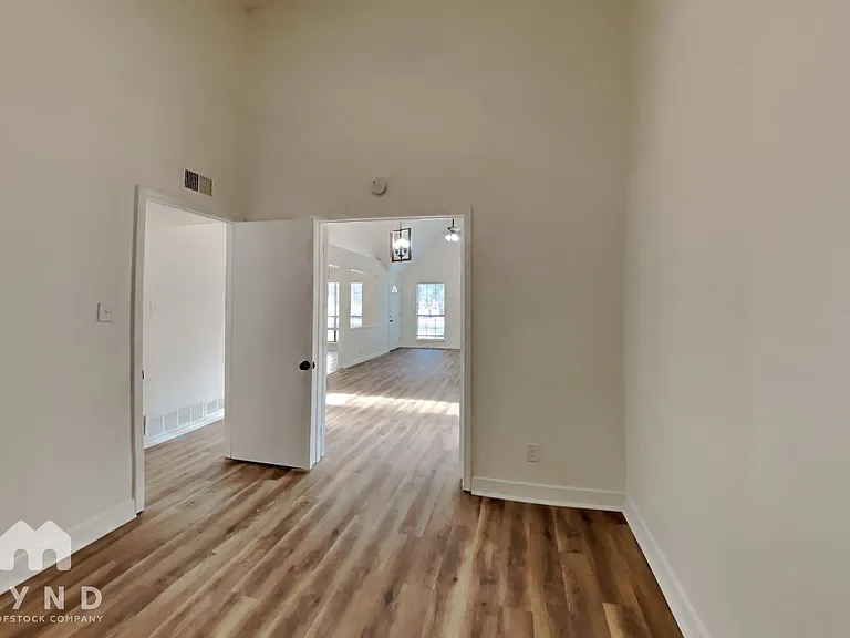 6708 Oriole Ct — Photo 10