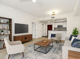 300 W 5th St
