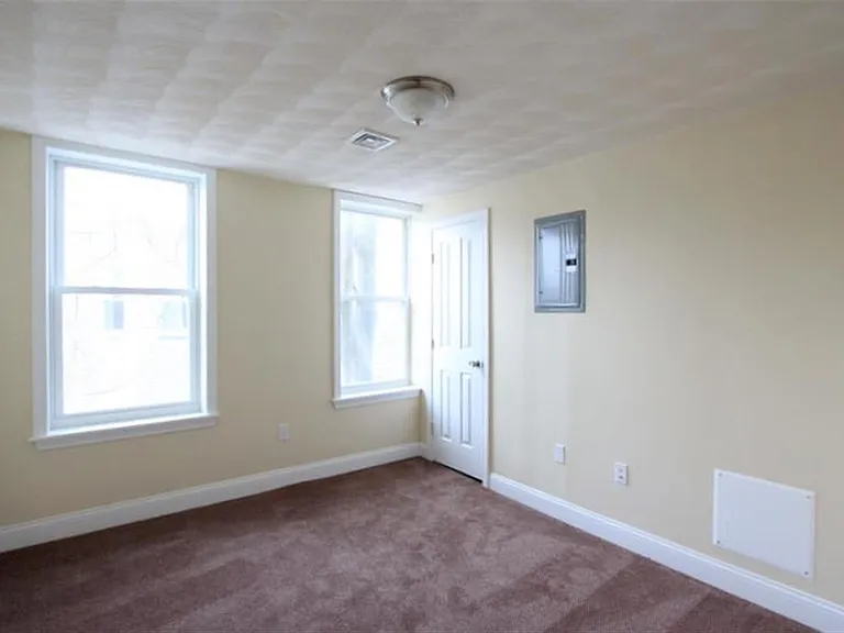 4 Douglass St #3 — Photo 4