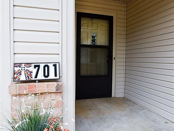 3rd image of 701 Jeffery Dr