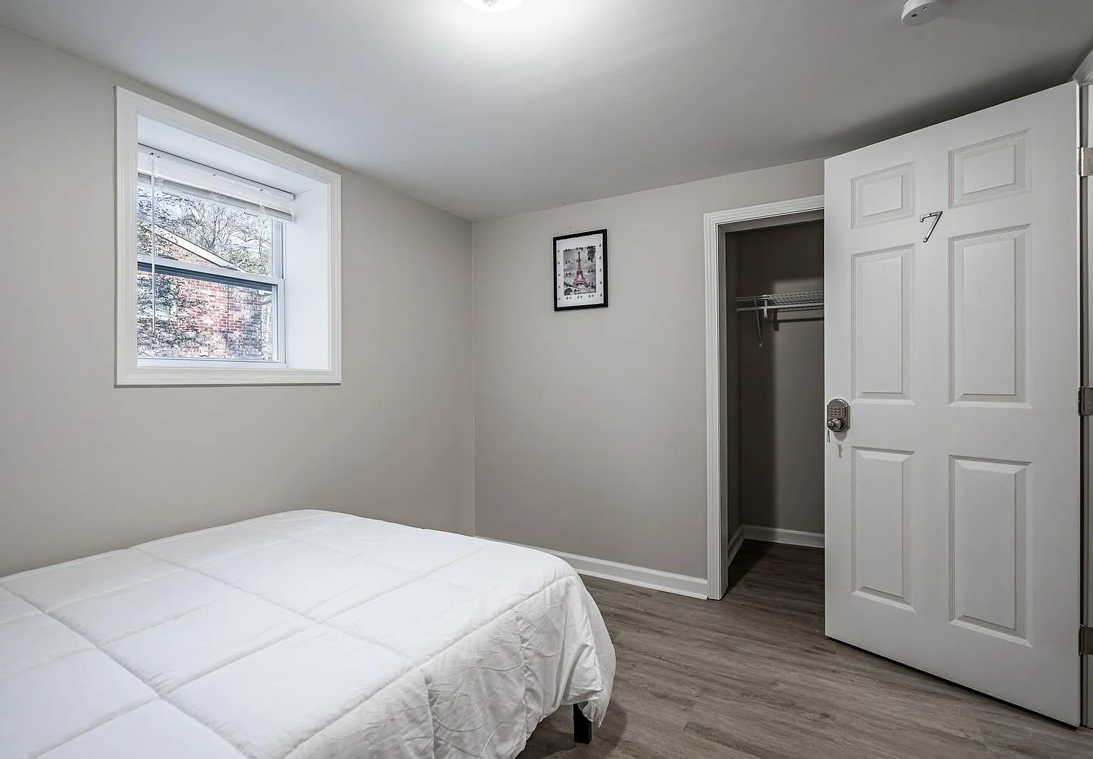 4 bed, 3.0 bath, 300 sqft, $680 — Photo 1