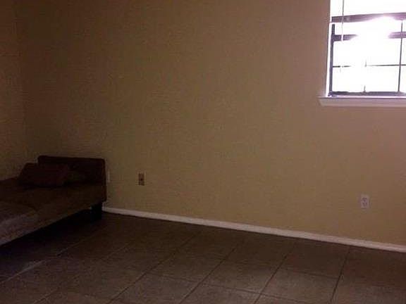 5th image of 2715 Donley St