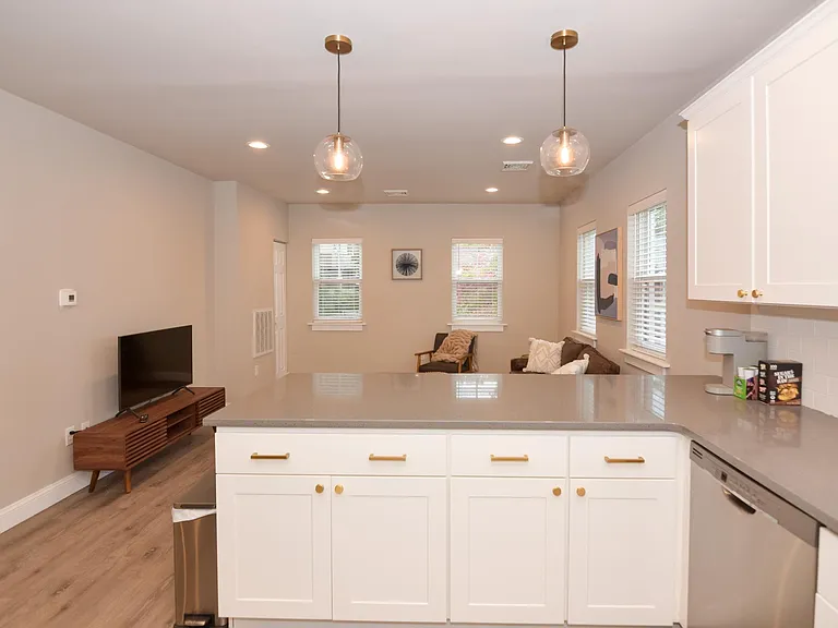 1401 Market St #2L — Photo 37