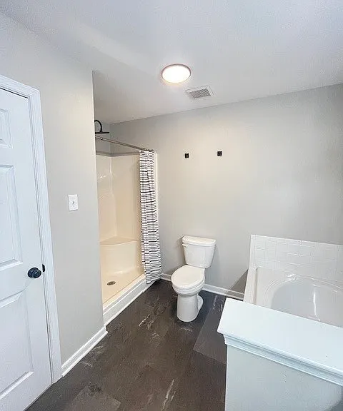2805 Queensland Dr — Photo 16