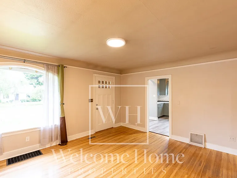 334 E Chestnut St — Photo 11