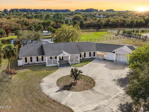 704 Osmosis Dr SW, Palm Bay, FL 32908