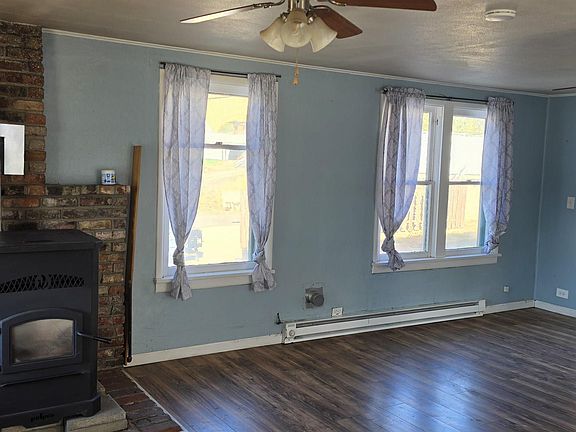 3rd image of 1627 Main St