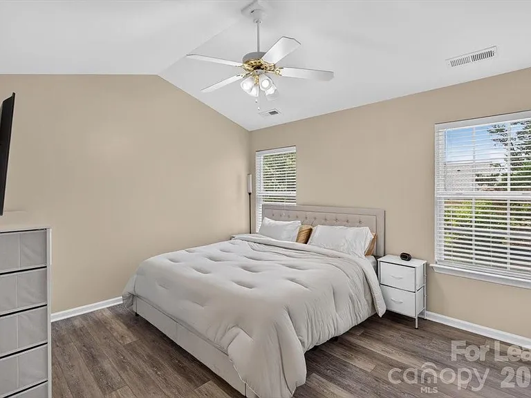 5705 Erin Dr — Photo 18