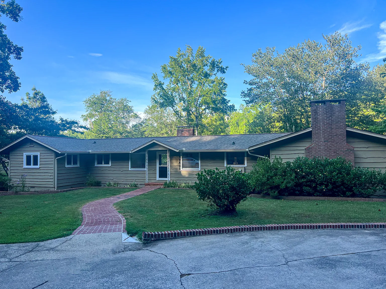 205 Lexington Rd — Photo 3