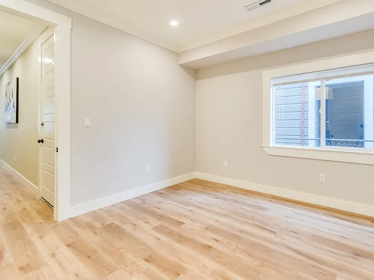 852 Mead Ave — Photo 6