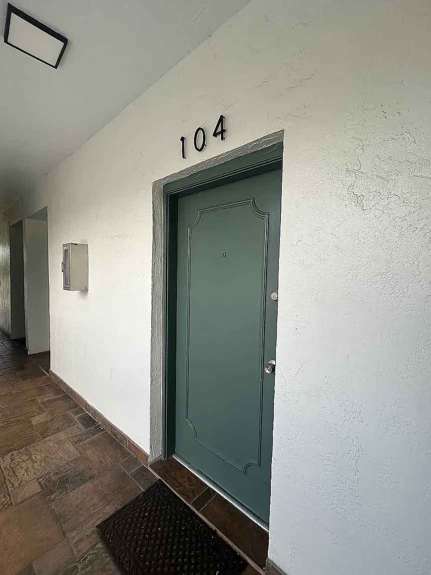 2 bed, 975 sqft, $2,400 — Photo 2