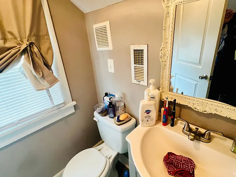 4066 Walmsley Blvd — Photo 11
