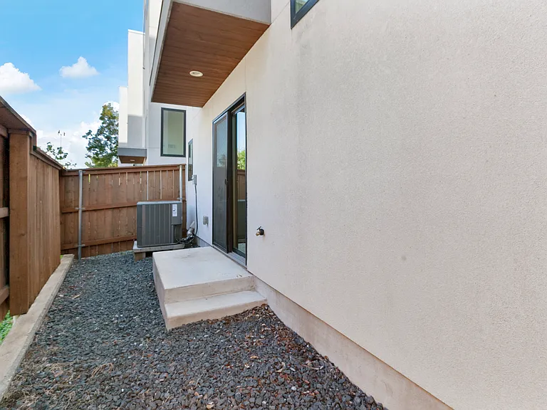 2301 Bluebonnet Ln #10 — Photo 17