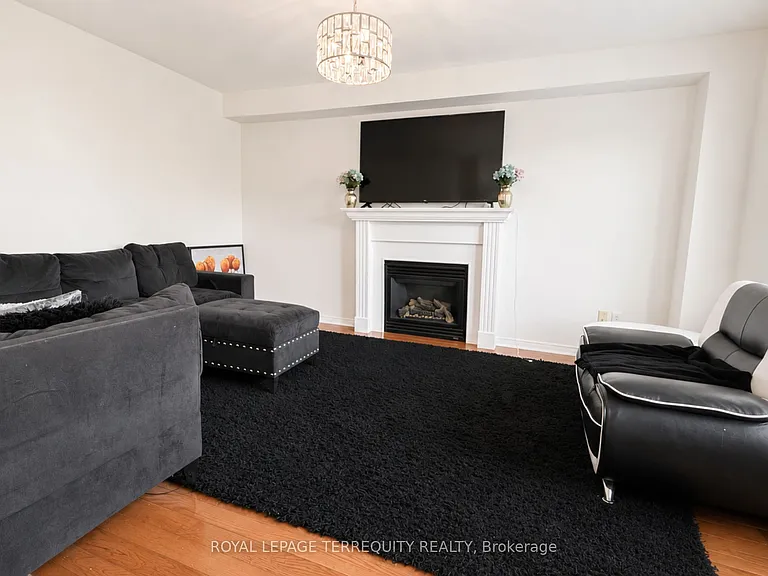 1215 Wadebridge Cres #UPPER — Photo 7