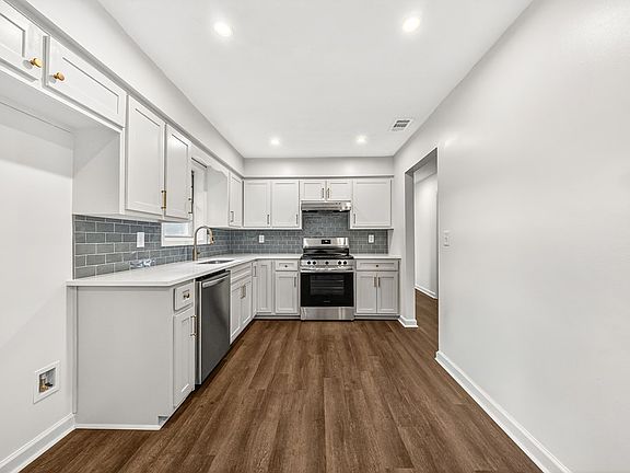 5th image of 4212 Thayer Dr