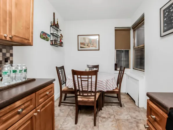 2166 Bronx Park East 1G image 3 of 13