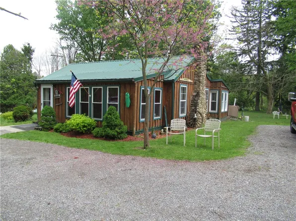 7899 Bigelow Dr, Byron, NY 14422