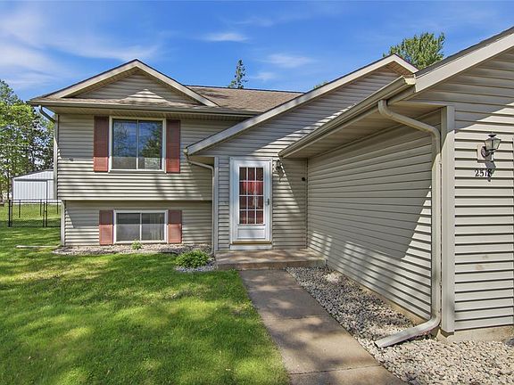 3rd image of 2518 Pine View Road