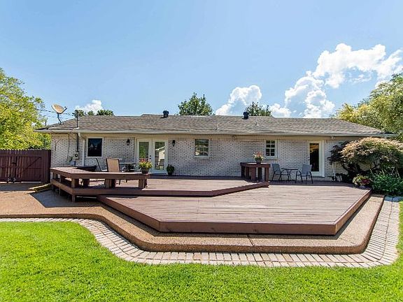 4th image of 150 Foursquare St