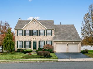 1 Spur Ct, Burlington, NJ 08016