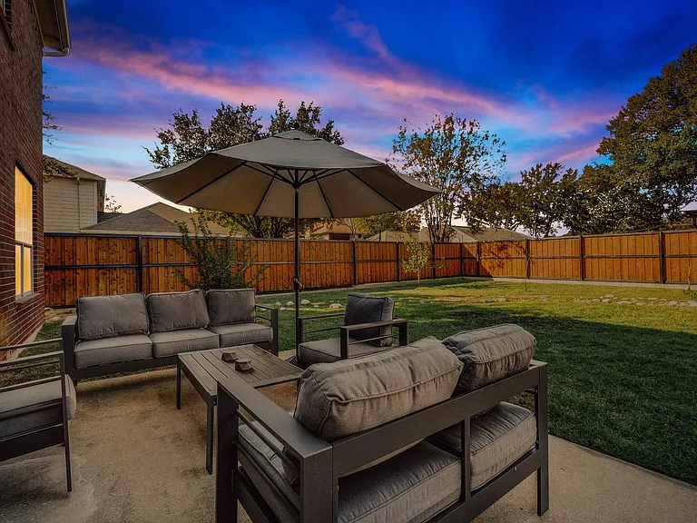 2062 Arena Dr — Photo 38