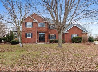 W5871 Royaltroon Dr, MENASHA, WI 54952