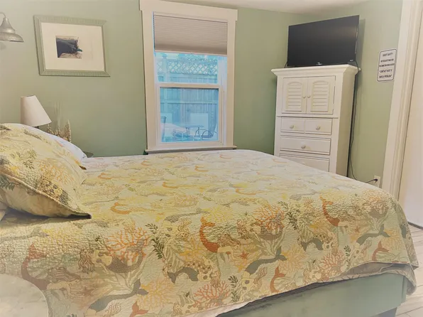 615 15th St #1-3, Virginia Beach, VA 23451