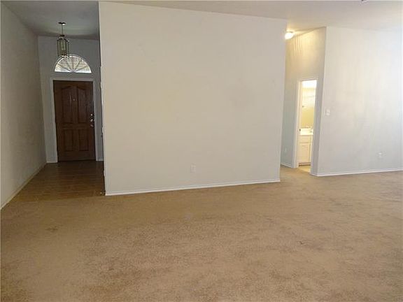 2nd image of 1302 Linwood Ln