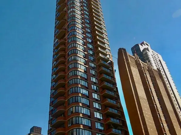 300 East 62nd Street image 1 of 12