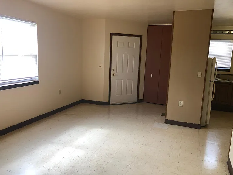 625 Huehl Cir — Photo 2