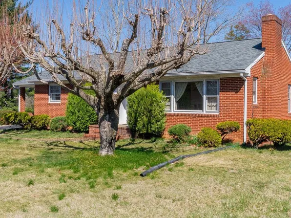 338 Fairfax Ave, Elkton, VA 22827