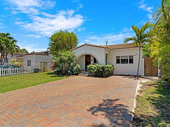 3rd image of 1558 Normandy Dr