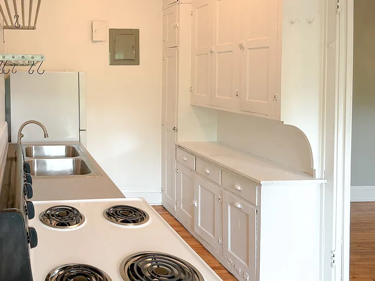 Oakview Apartments — Photo 8