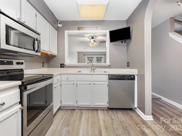 3120 Heathstead Pl, Charlotte, NC 28210