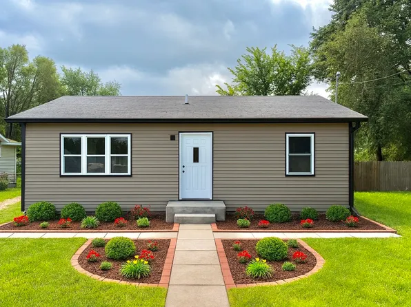 2523 E Aurora Ave, Des Moines, IA 50317