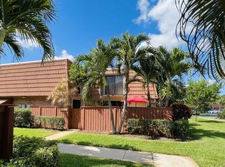 2862 Waterford Dr S, Deerfield Beach, FL 33442