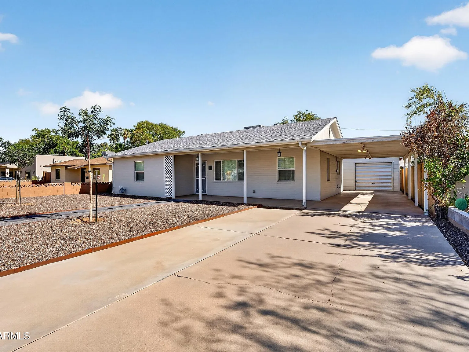 3 bed, 2.0 bath, 1561 sqft, $3,000 — Photo 2