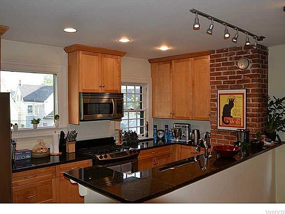 2nd image of 32 Saint Johns Pl