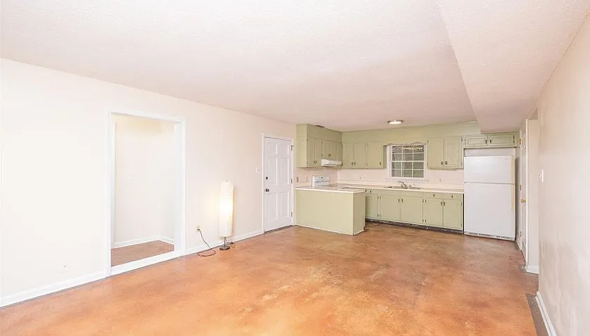 6 bed, 2444 sqft, $4,800 — Photo 4