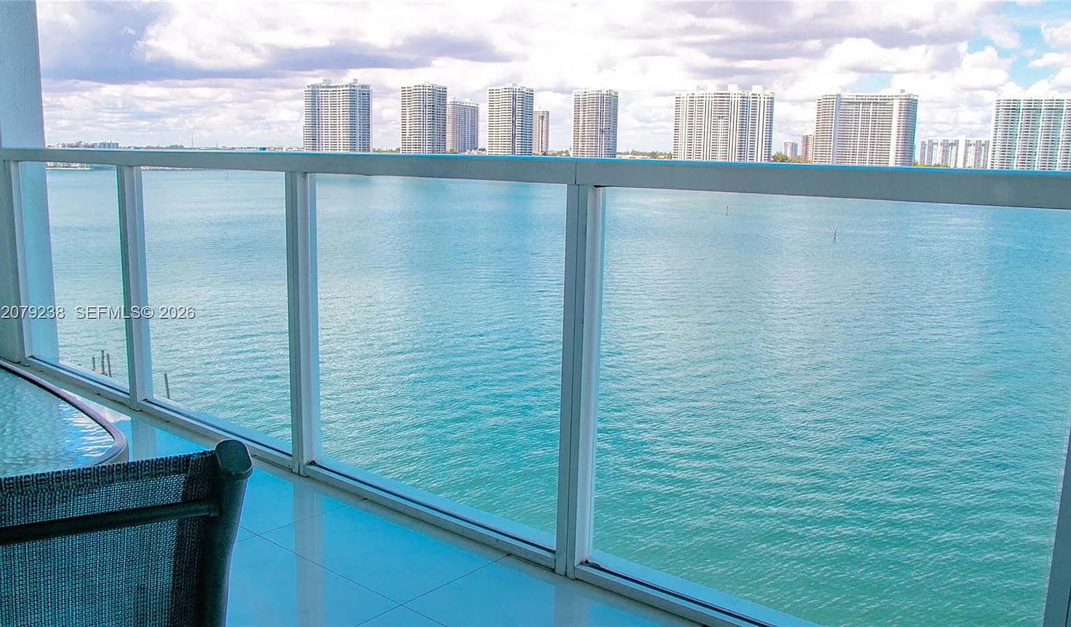 Marina Bay Club Condo Hot — Photo 3