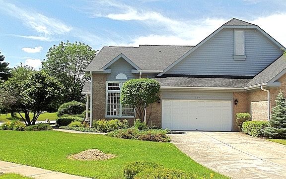 2nd image of 307 Lynwood Cir #307