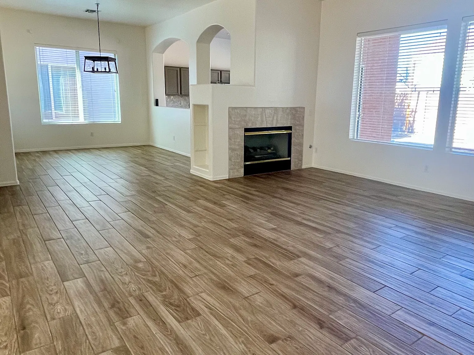 4 bed, 1983 sqft, $2,250 — Photo 3