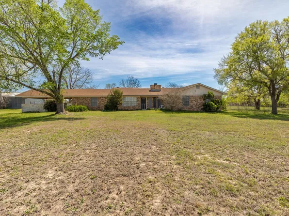 212 Halstedt Rd, La Grange, TX 78945