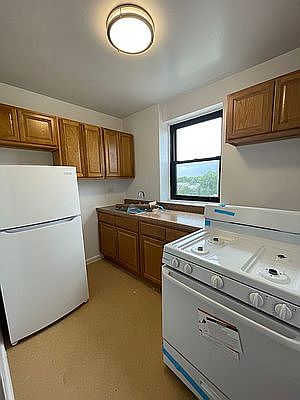 2nd image of 2821 Kings Hwy APT 2L