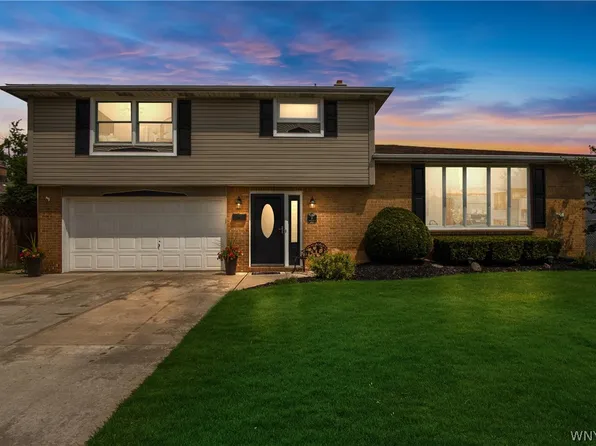 8 Christian Dr, Cheektowaga, NY 14225