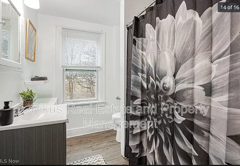 1033 Chandler Ave — Photo 14