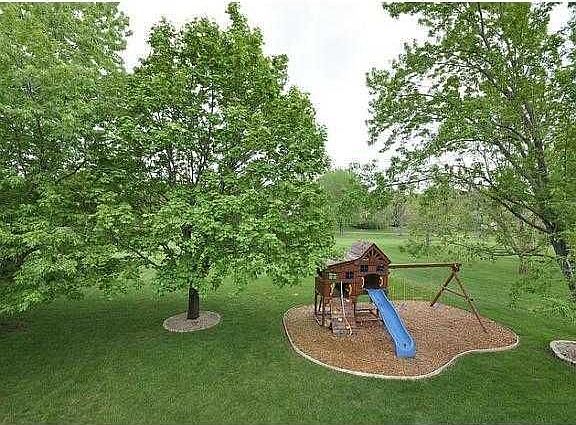 2nd image of 14706 Dunbar Ct