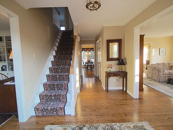 2nd image of 231 W Woodlyn Dr