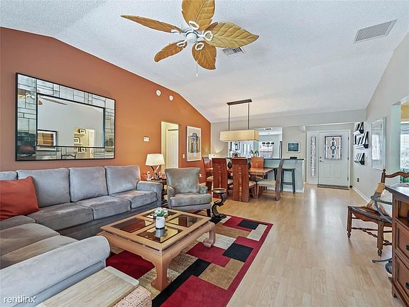 5th image of 636 Brighton Dr