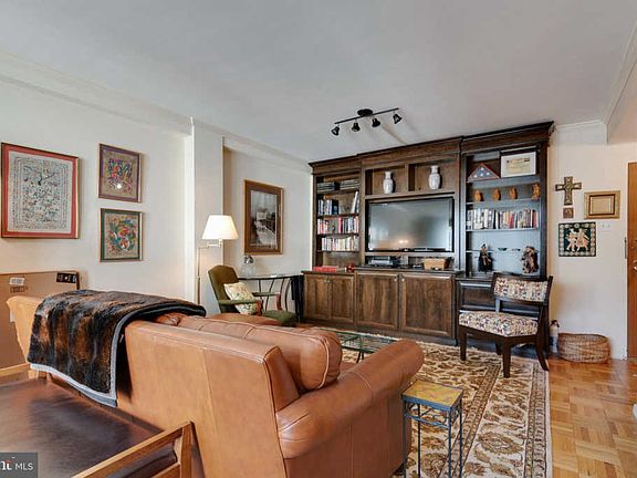 5th image of 2475 Virginia Ave NW #717
